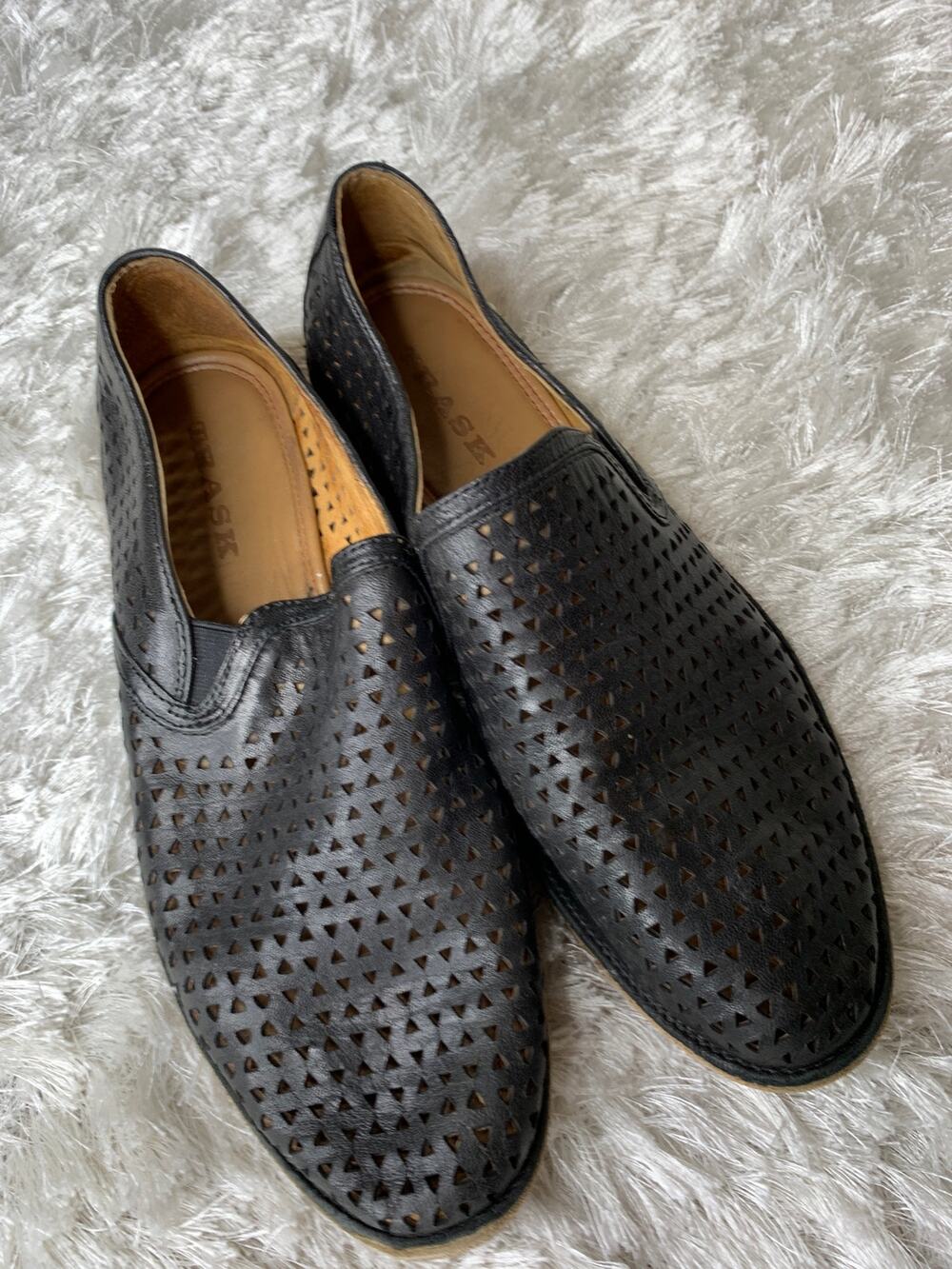 H. S. TrasK Black Perforated Slip On Loafer Leather Wood Sole Sz 9 M